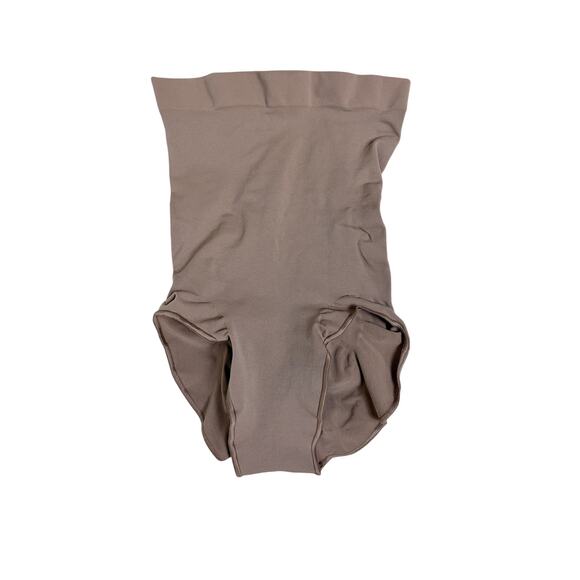 SKIMS Sand Seamless Sculpt High Waisted Shapewear - Women’s Size Medium NWOT Tan